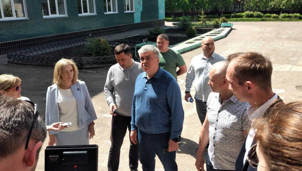 Глава города осмотрел ход ремонтных работ в школе №44