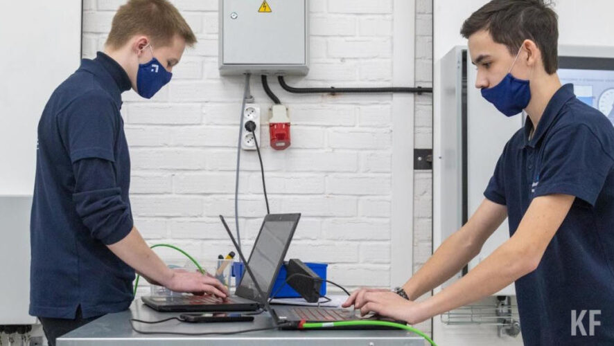 На одну вакансию в среднем приходится менее 3-х резюме.