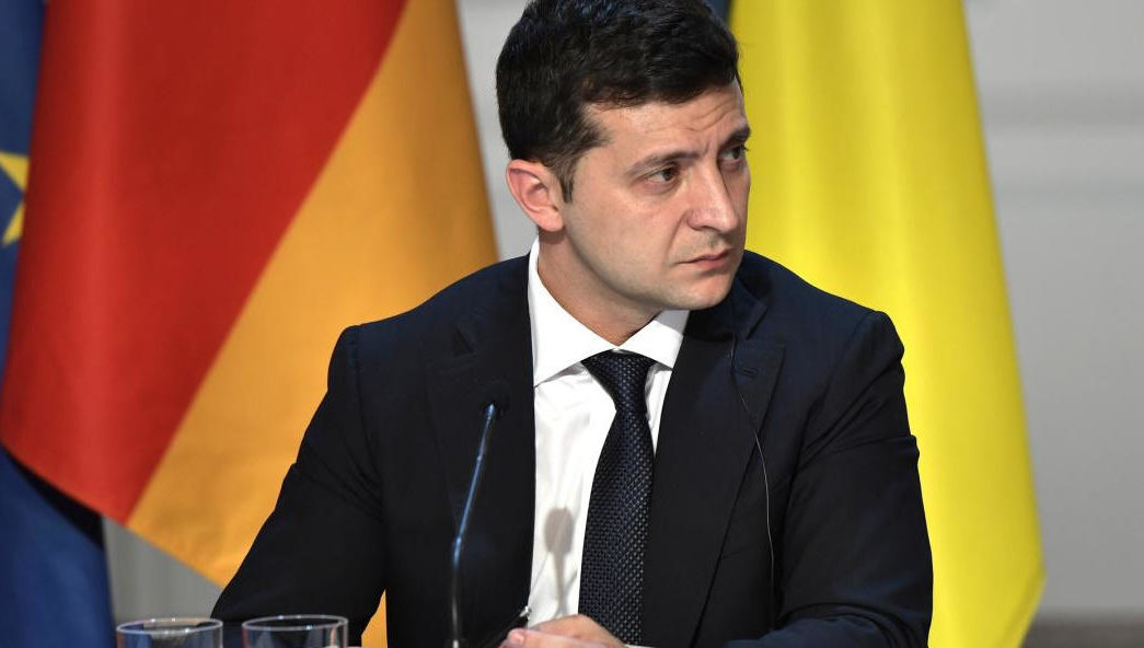 Ранее ряд депутатов призывали Зеленского немедленно начать переговоры президентом России Владимиром Путиным.