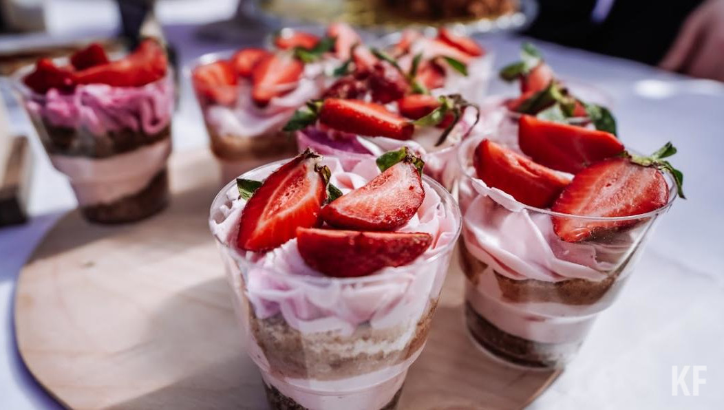 Хозяин киоска подсчитывает ущерб.