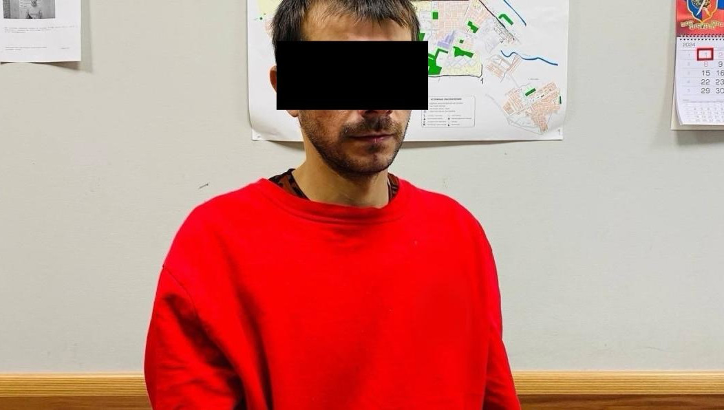 Задержанного ранее судили за кражи и грабежи.