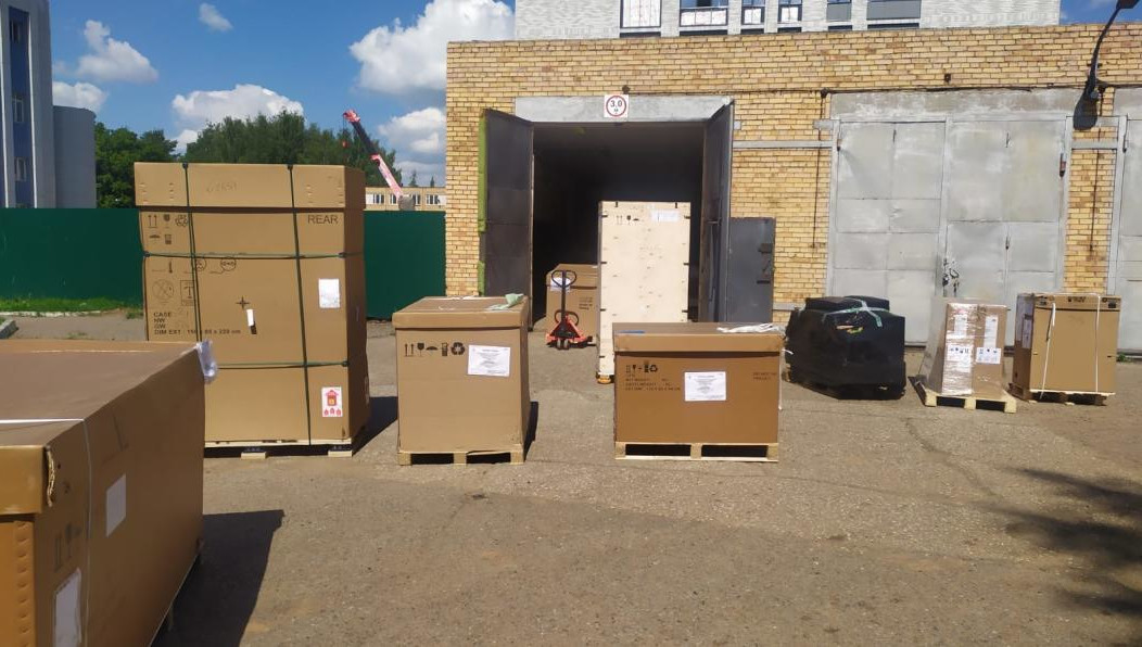 Оборудование весит две тонны.