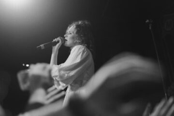 Елизавета Гырдымова представила казанцам альбом «Раскраски для взрослых».