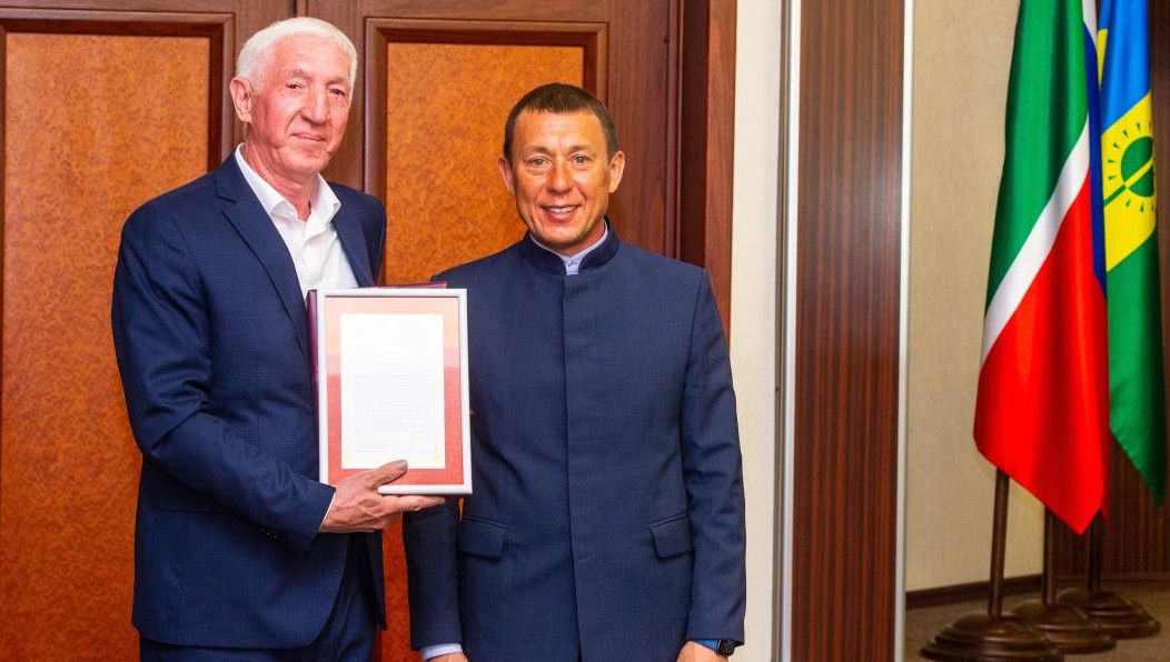 Теперь он будет работать с подростками.