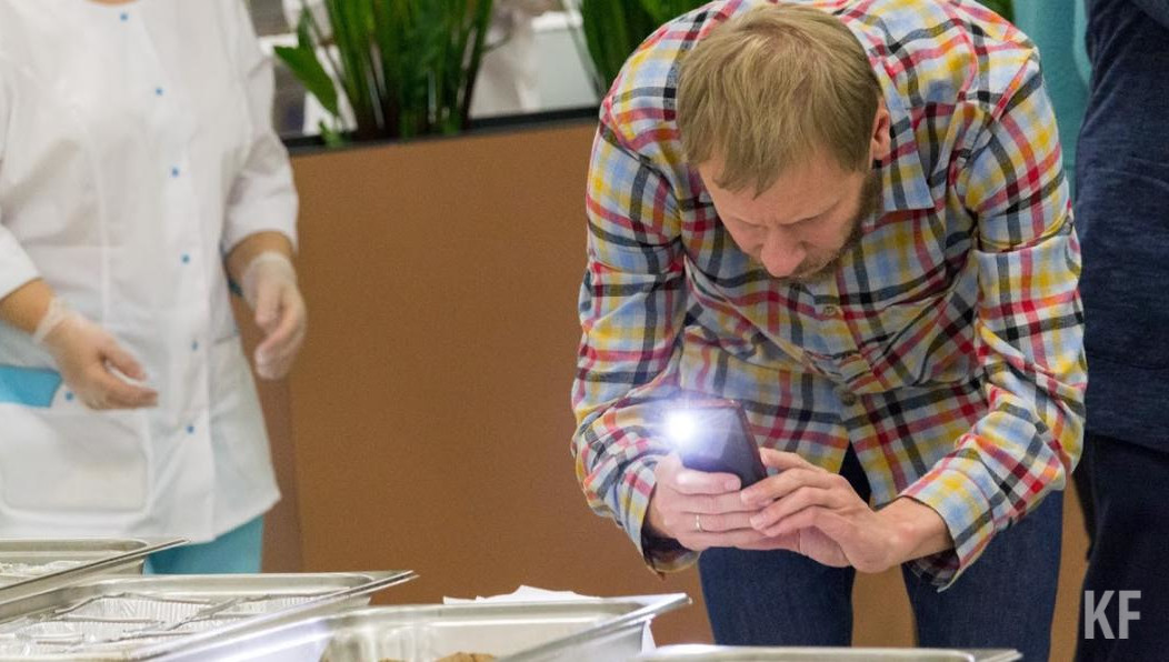 Руководство ресторана также пригласило Роспотребнадзор для чистоты расследования инцидента.