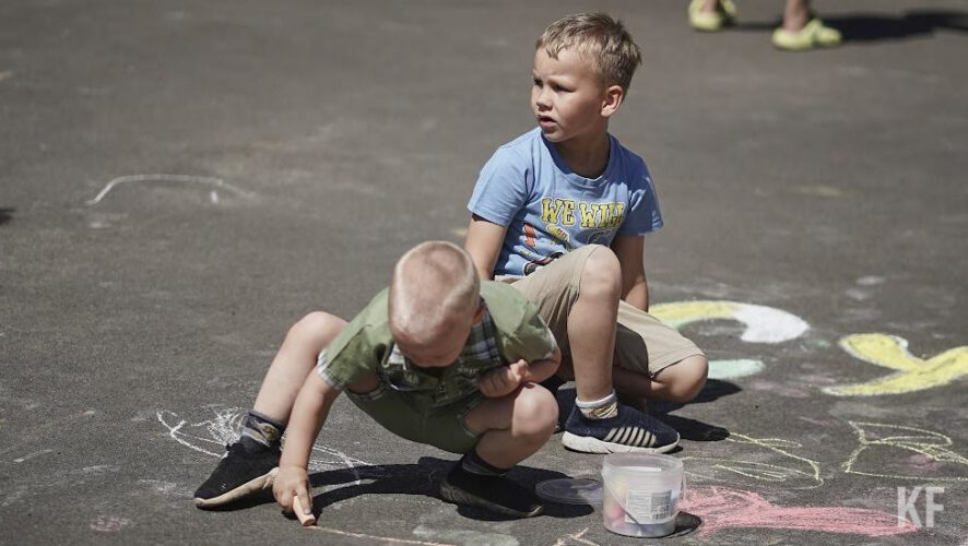 Причиной этому стало снижение рождаемости в стране.
