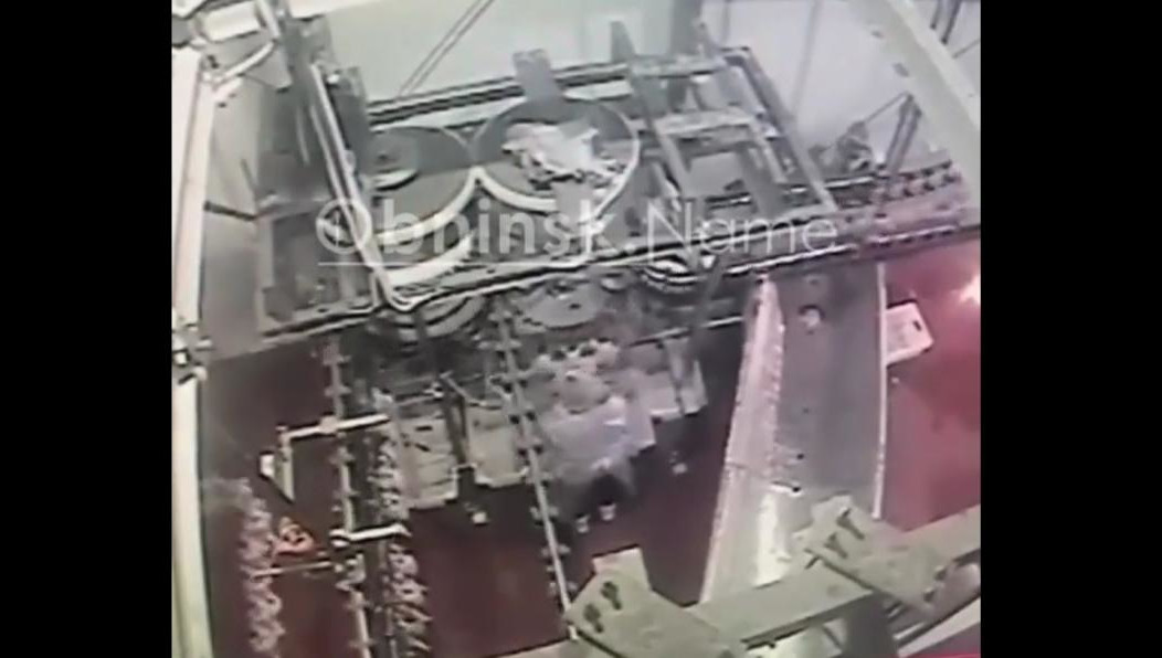 Механизм затянул ее