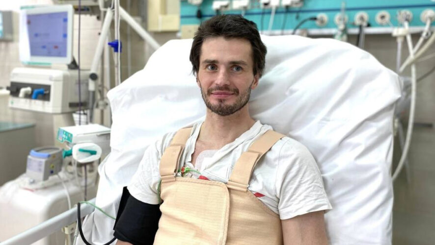 Мужчина провел 74 часа на ИВЛ. Ему перелили почти 15 литров крови.