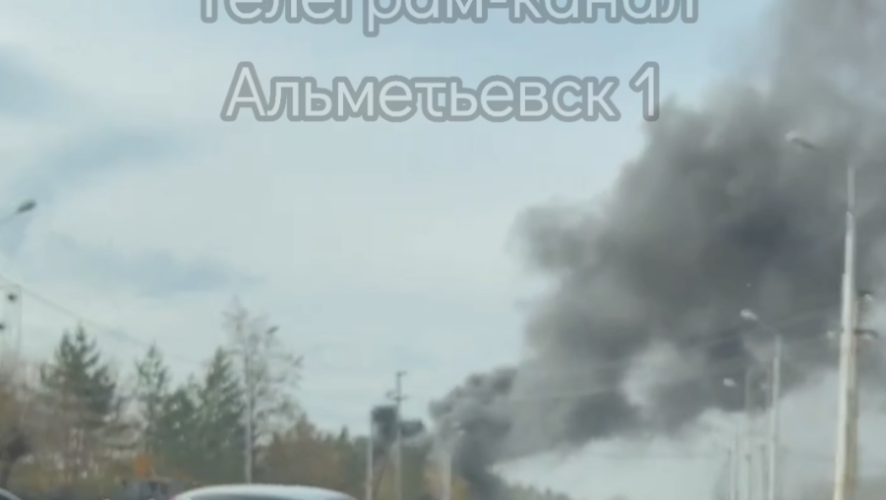 В гаражном кооперативе горел мусор.