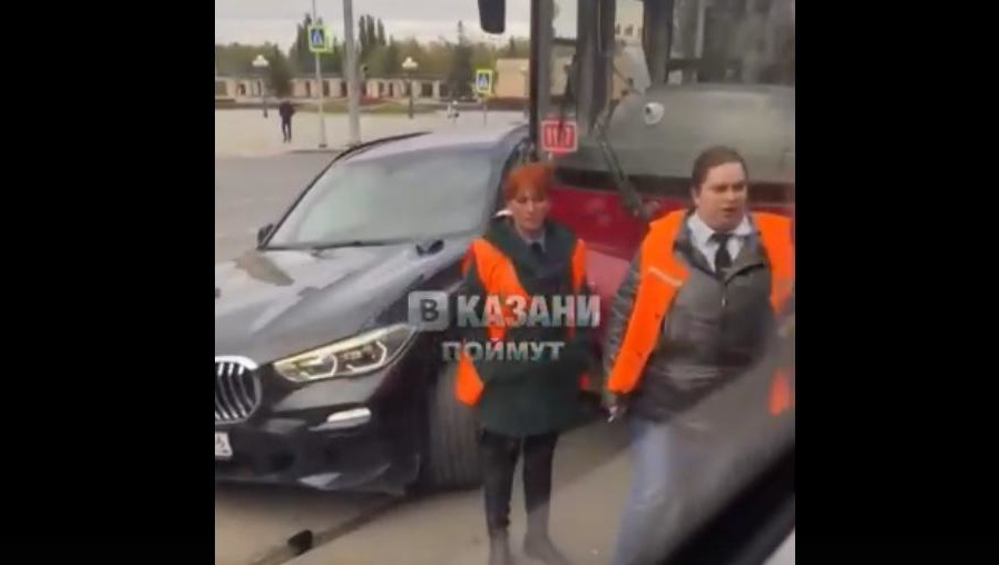 Очевидцы выложили видео с места происшествия в соцсети.