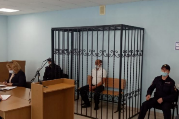 Также Араику Мирзояну назначили штраф в 200 тысяч рублей.