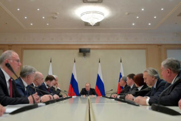 Президент России провел совещание в терминале аэропорта «Внуково-2».
