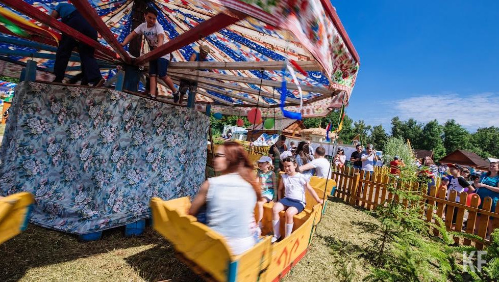 Билетики горе-бизнесмены ранее получили от администрации.