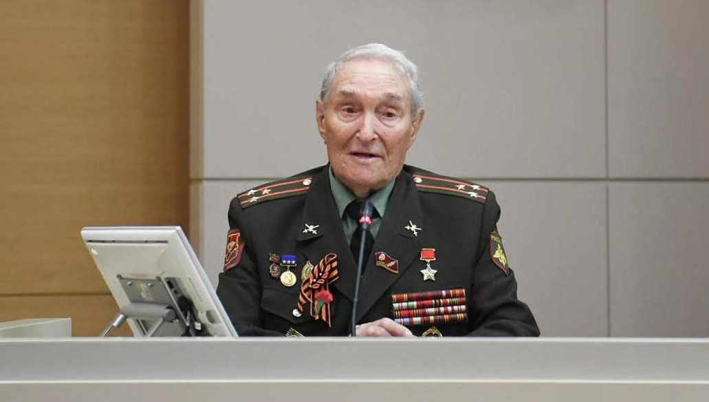 Он скончался в прошлом году.