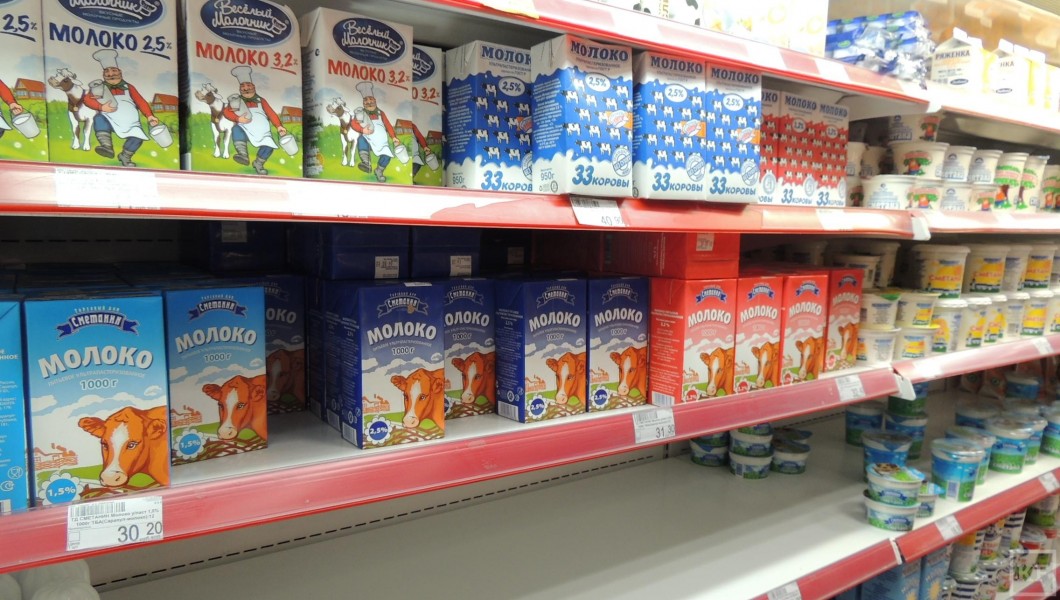 Два производителя молока решили уменьшить объём пакета молока до 800 г. Подобным способом компании пользовались в посткризисном 2010 году. Можно предположить