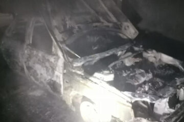 Автомобиль выгорел полностью.