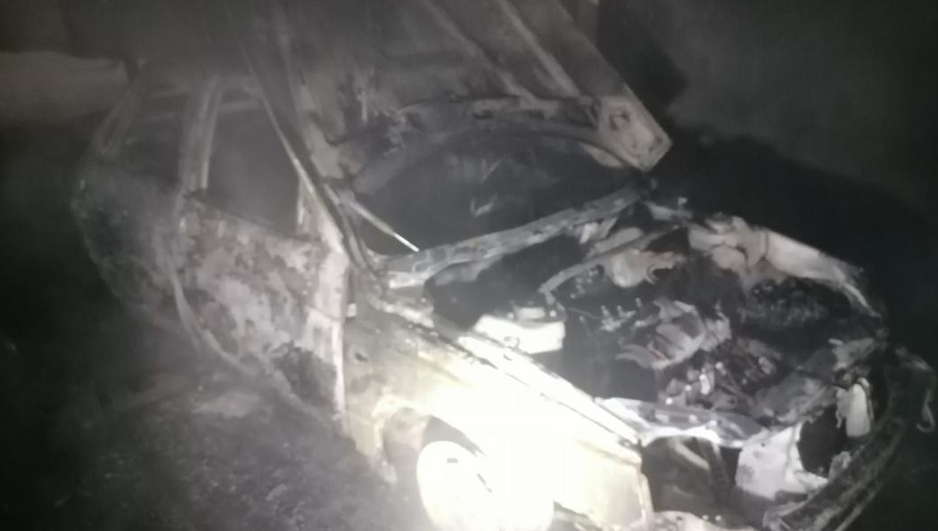 Автомобиль выгорел полностью.