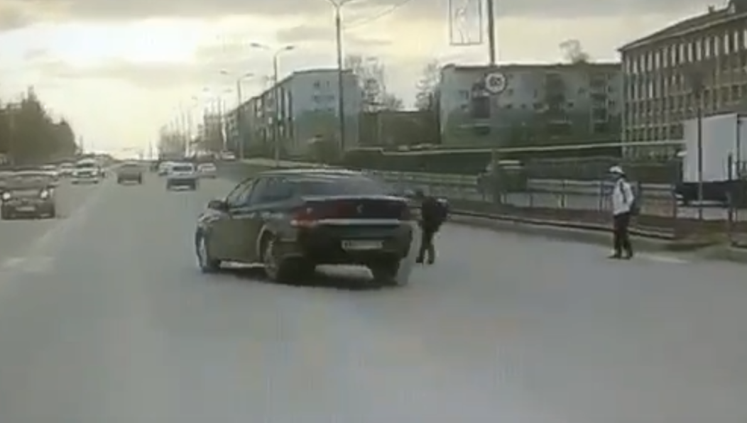 Автолюбитель на «Опеле» пролетел на запрещающий для него сигнал светофора.