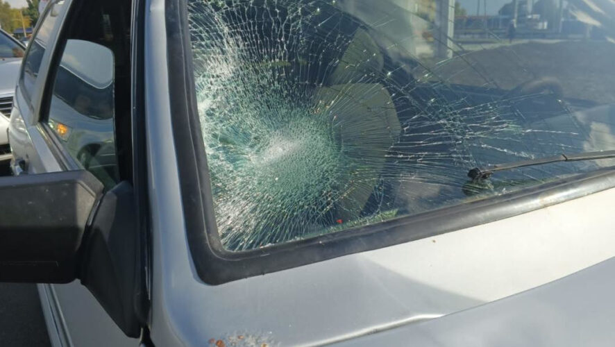 У молодого человека открытая черепно-мозговая травма.