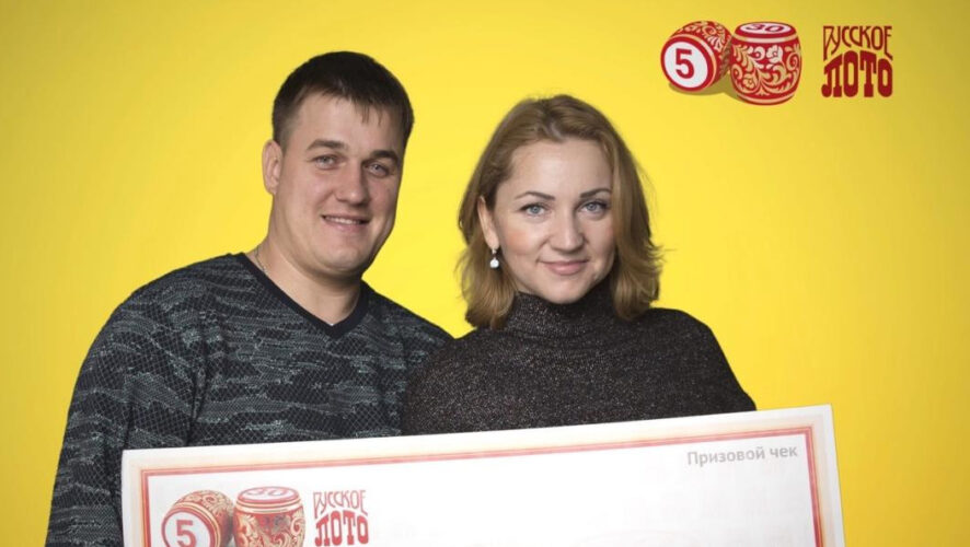 Семья Леонтьевых вложит свой выигрыш в лотерею на строительство бани из соснового бруса по собственному проекту.