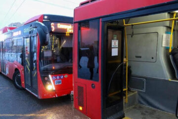 Среднесписочное число подвижного состава автомобильного и городского электричества транспорта &mdash; более 2 тысяч.