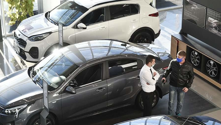 В рейтинге самых продаваемых автомобилей с пробегом бюджетных моделей на первом месте Lada Priora.