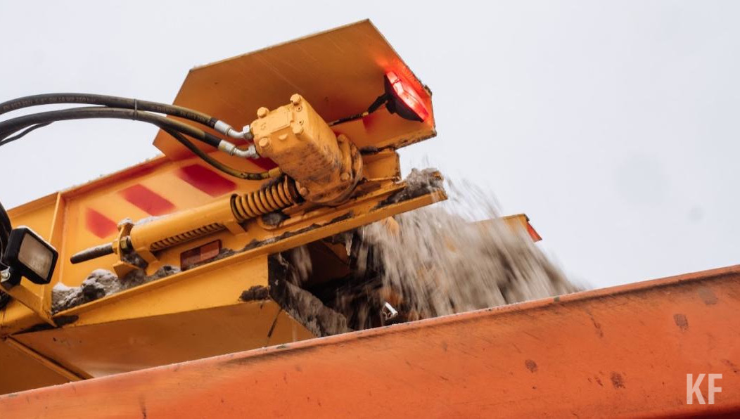 Техника оснащена спутниковой навигацией ГЛОНАСС и обеспечивает передачу информации в режиме реального времени.