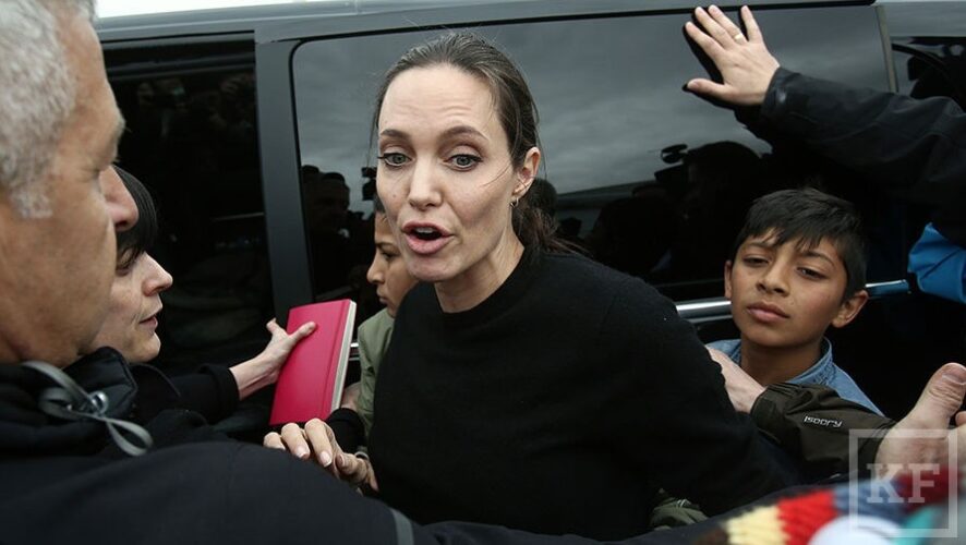 Актриса Анджелина Джоли умирает от потери веса и рака