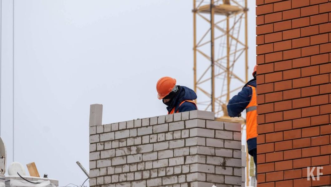 Также сокращается число людей