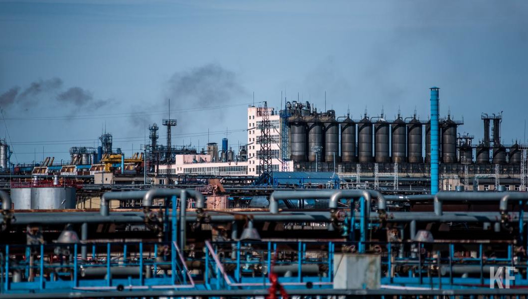 Это связано с возрастающим спросом на нефтепродукты.