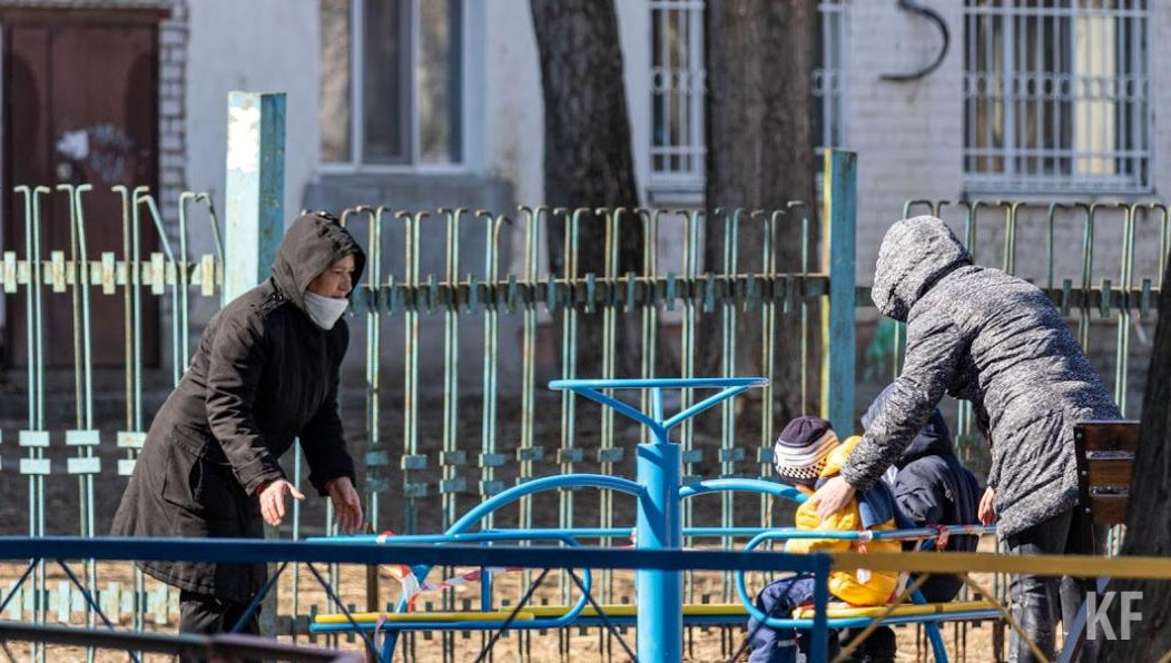 Врач привел в пример вирус Эбола.