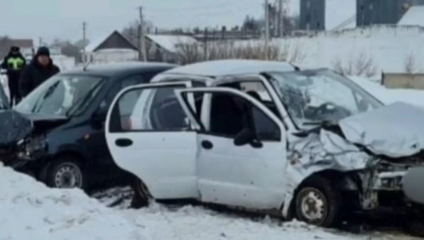 &laquo;Матиз&raquo; и &laquo;Гранта&raquo; врезались друг в друга на улице Шайдуллина.