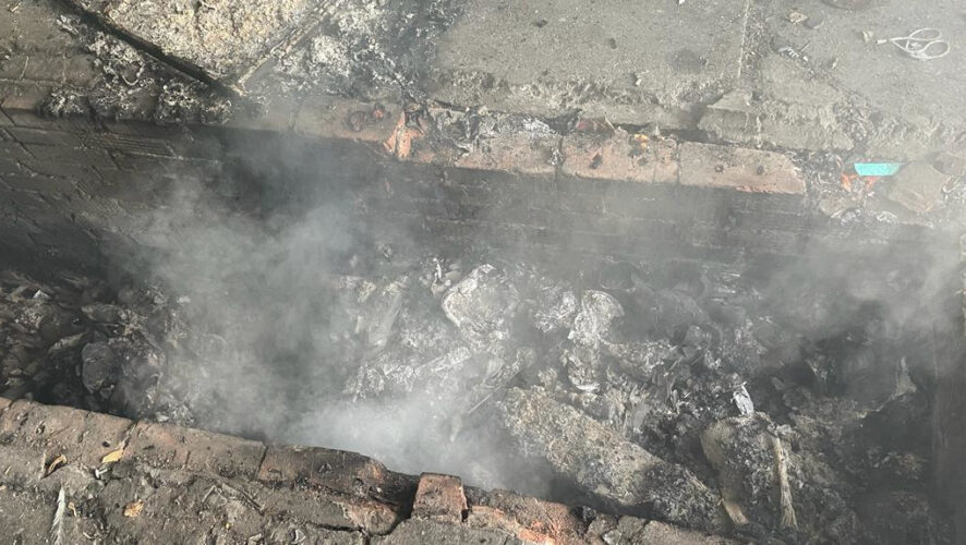 Ежегодно в строении происходят пожары.