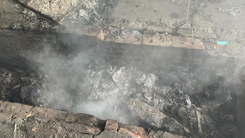 Ежегодно в строении происходят пожары.