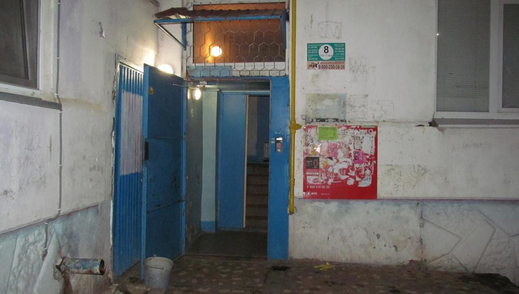 Скорую помощь мужчине вызвали соседи.