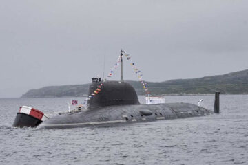 Всего в параде задействуют пять кораблей и атомных подводных лодок Северного флота.