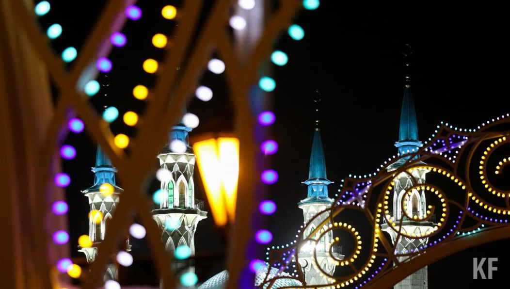 На данный момент уже украсили парк «Черное озеро» и сквер 100-летия образования.