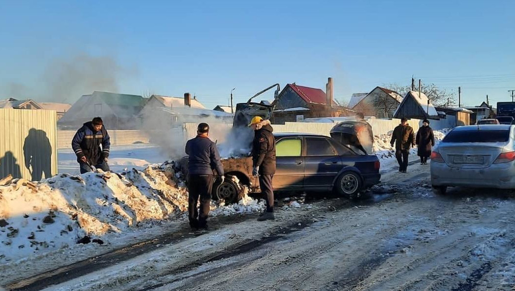 Иномарка вспыхнула на ходу в Малой Шильне.
