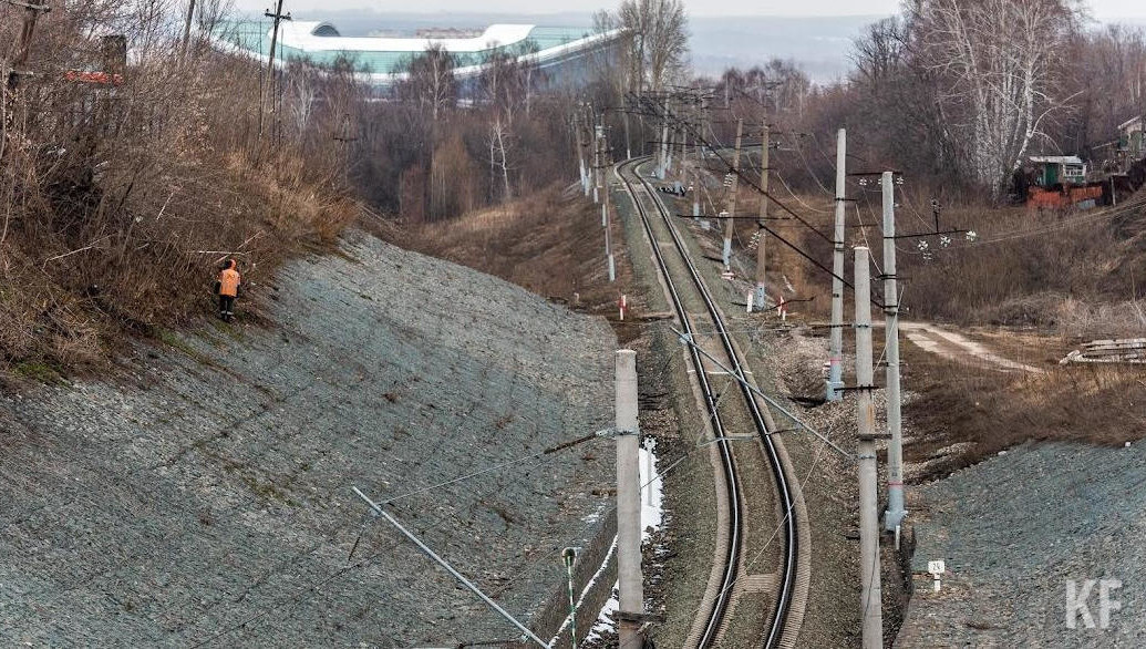 Сейчас рельсовый автобус между этими городами курсирует четырежды в неделю.