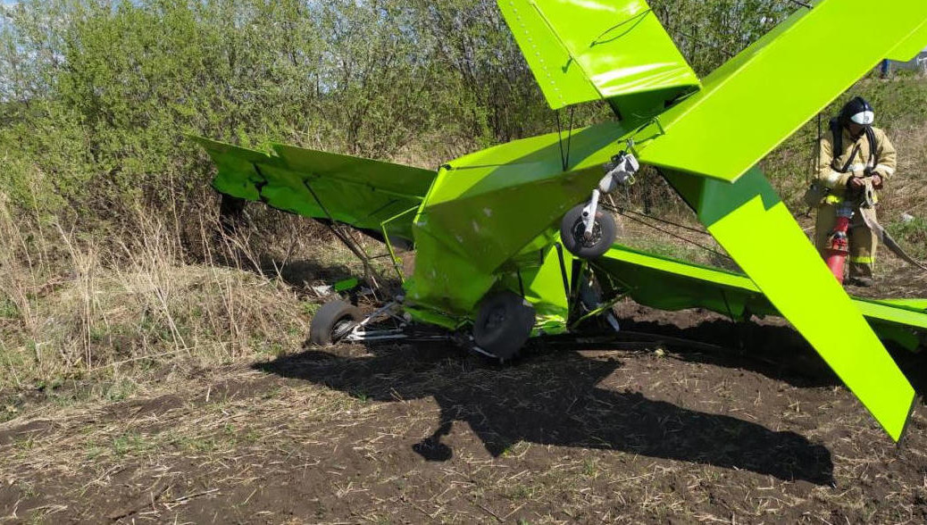 Судно рухнуло прямо в поле.
