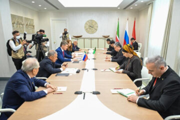 Стороны обсудили развитие торгово-экономического сотрудничества между странами.