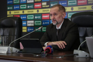 Итоги провального для казанской команды сезона на большой пресс-конференции для журналистов подвел генеральный директор клуба Рустем Сайманов. Поговорили про главного тренера