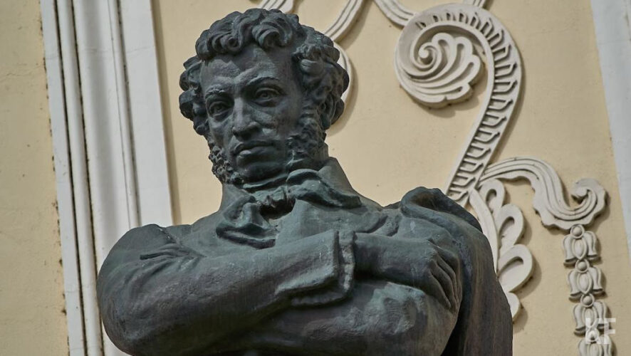 В Казани отметили День русского языка и 223-летие со дня рождения Александра Пушкина.