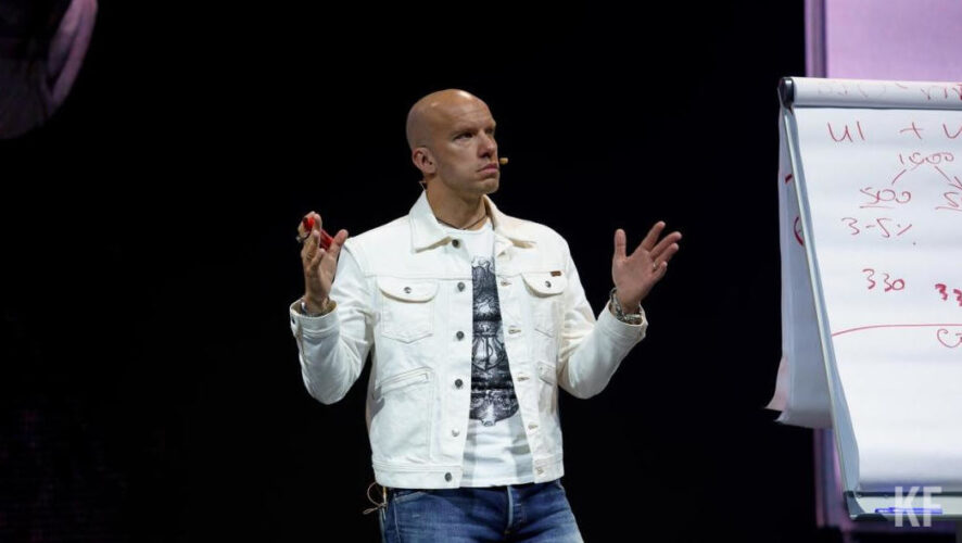 Общественная наблюдательная комиссия не выявила жалоб на его содержание.