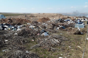 Нелегальное размещение отходов обнаружили на территории Вахитовского поселения.