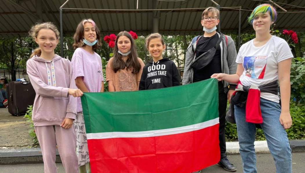 Теперь ребята проедут через всю страну -  от Москвы до Владивостока и обратно.