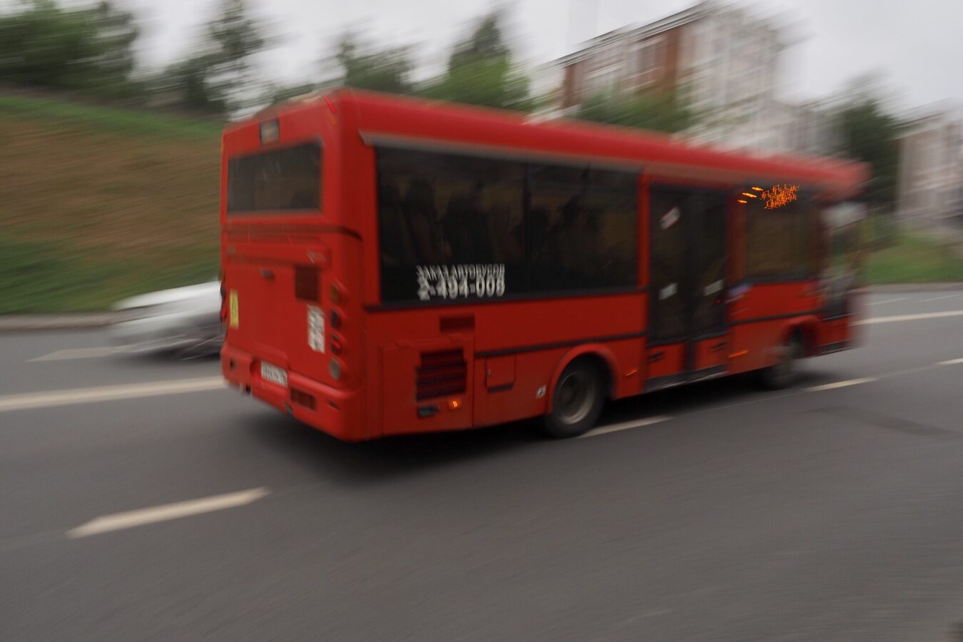 передает городской отдел пропаганды ГИБДД.  ДТП произошло около дома №30 на Сибирском тракте. Автобус