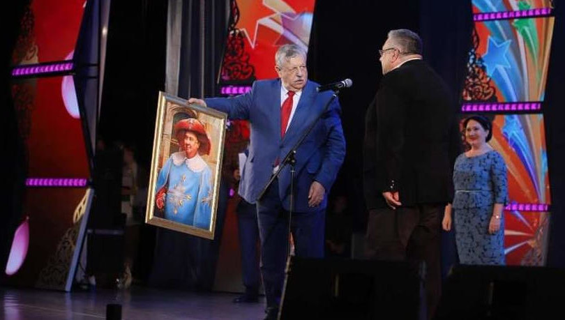 Известный телеведущий скончался осенью прошлого года.