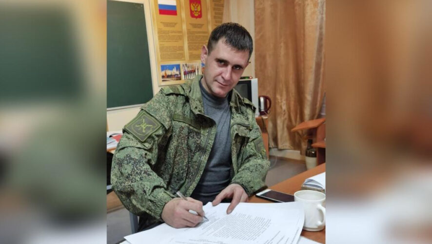 В апреле 2015 года поступил на военную службу по контракту в Таджикистане.