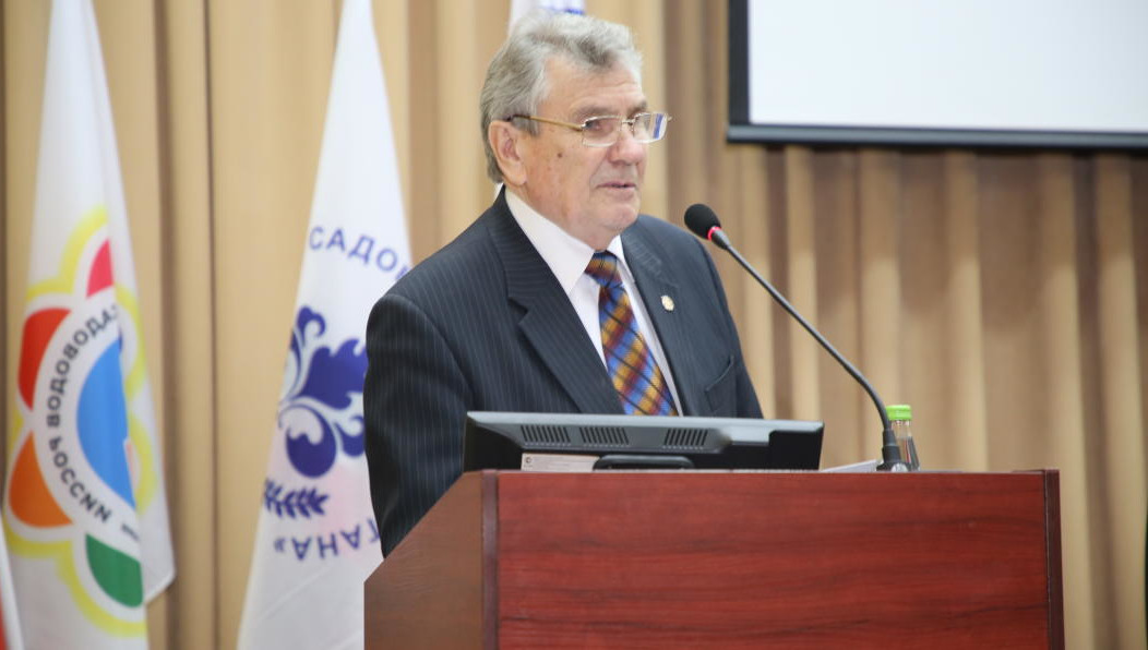 Глава организации Владимир Дейнекин назвал имена «врагов» на прошедшем заседании правления Союза. Но многие садоводы именно в его фигуре видят «главного злодея».